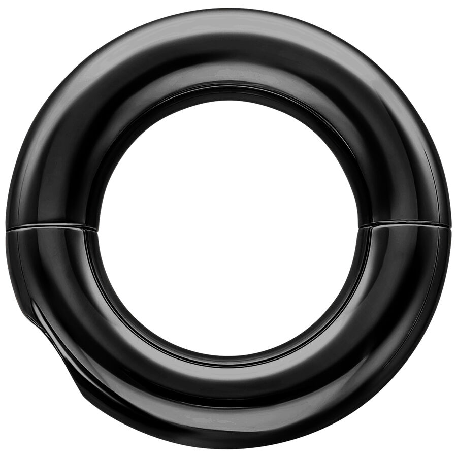Anello Tribal Dream nero in acciaio chirurgico lucido su sfondo bianco