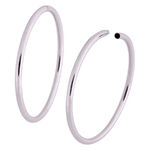 Due orecchini Hollowed Hoop in oro rosa su sfondo bianco