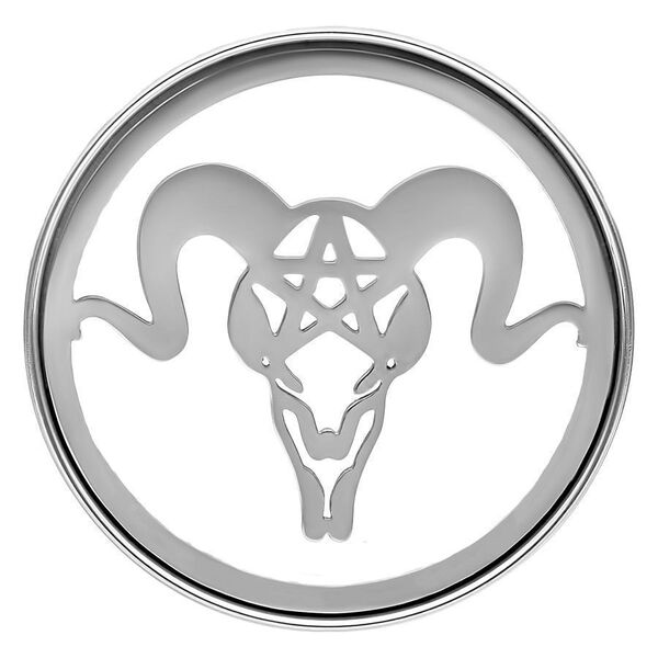Silberner Pentagram Bull Tunnel auf weißem Hintergrund