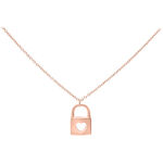 Collana in oro rosa con ciondolo a forma di cuore su sfondo bianco