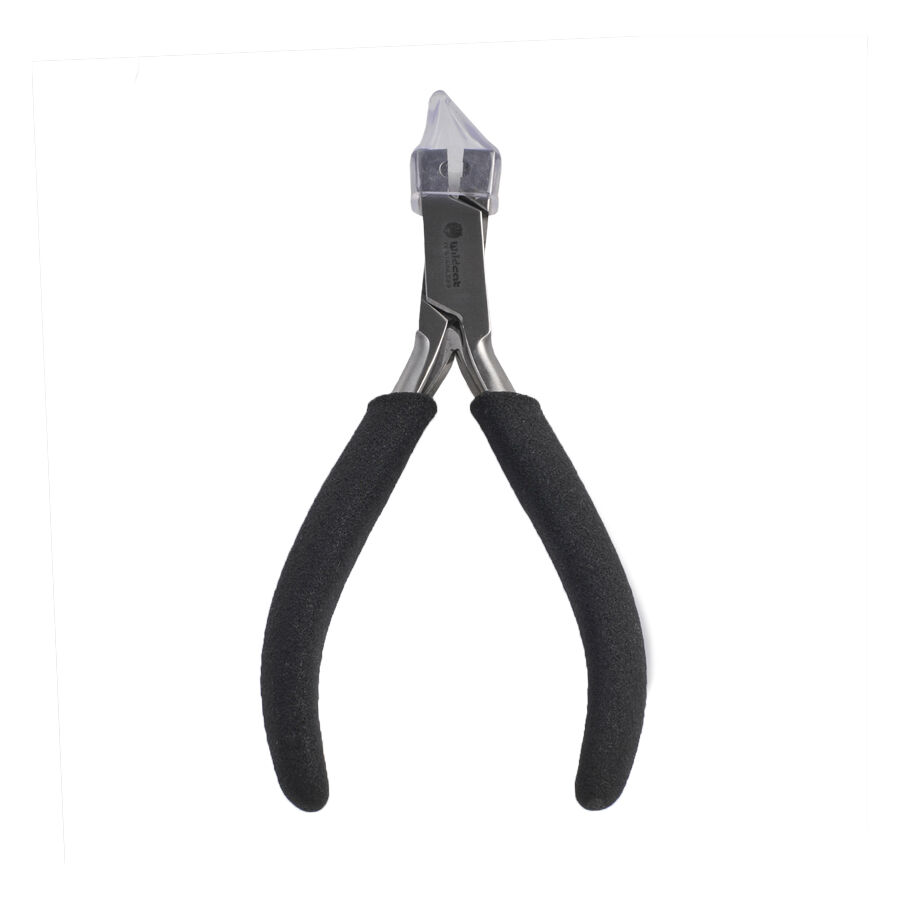 Filettatore con manico nero su sfondo bianco