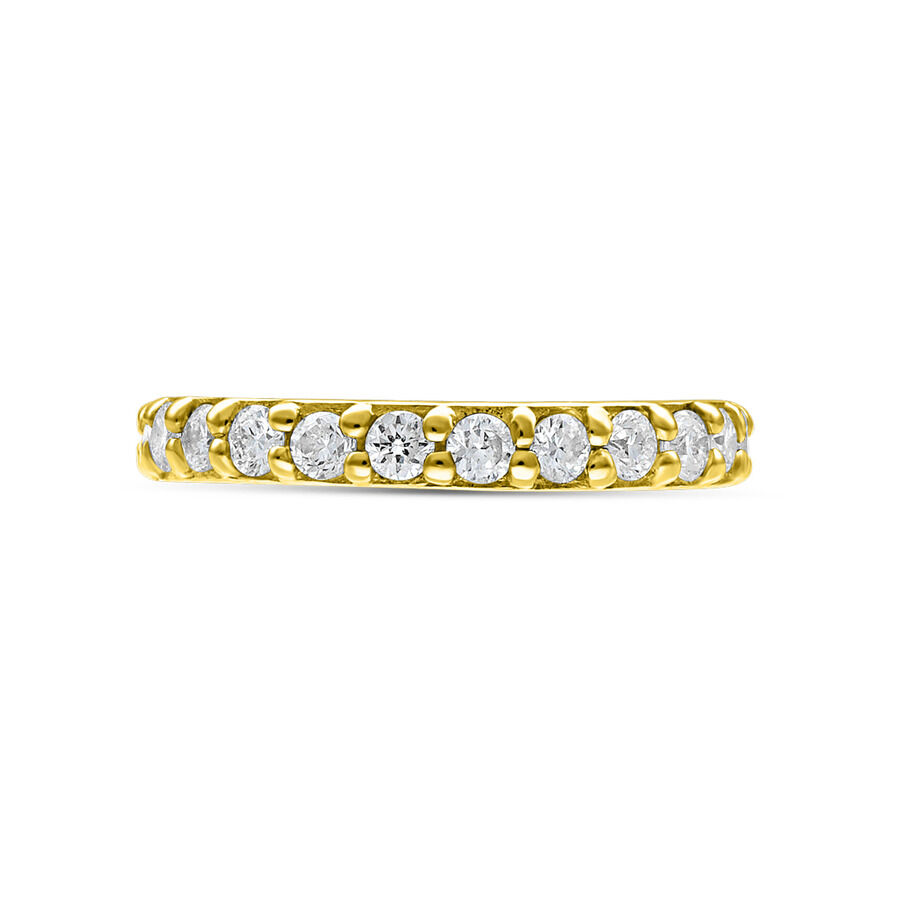 Anello d'oro con diamanti chiari su sfondo bianco