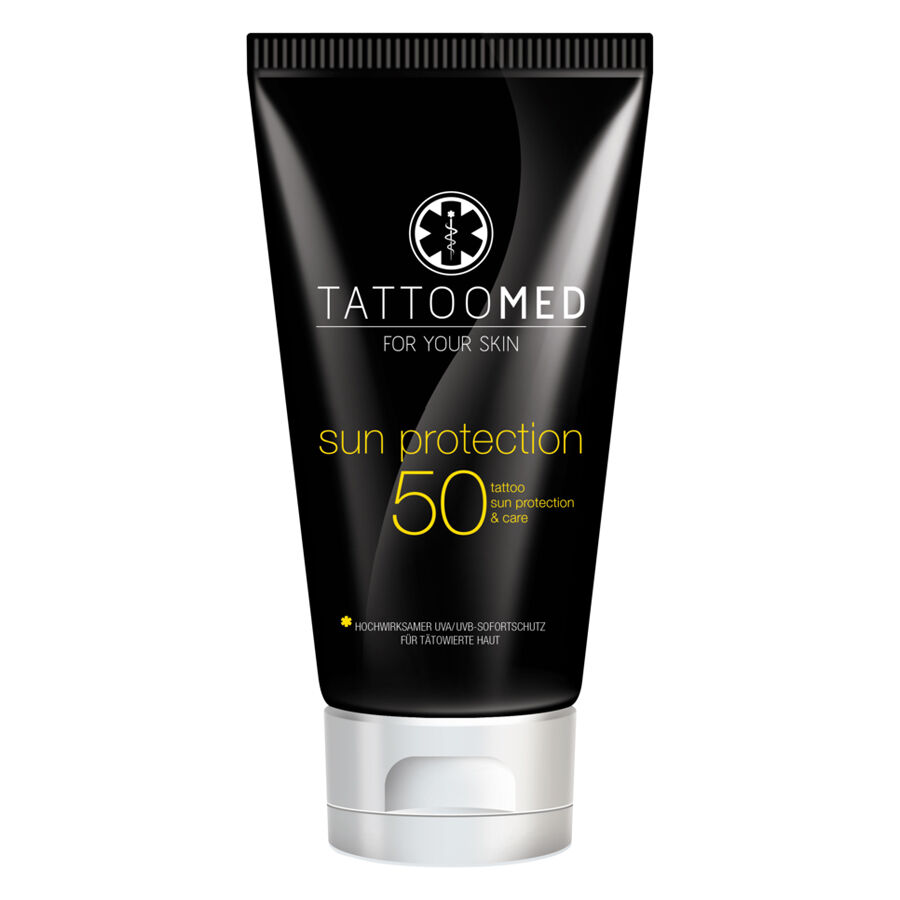 Tubo negro de TattooMed® Sun Protection SPF50 sobre fondo blanco