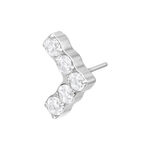 Inserto piercing a forma di V argento con cinque cristalli chiari su sfondo bianco