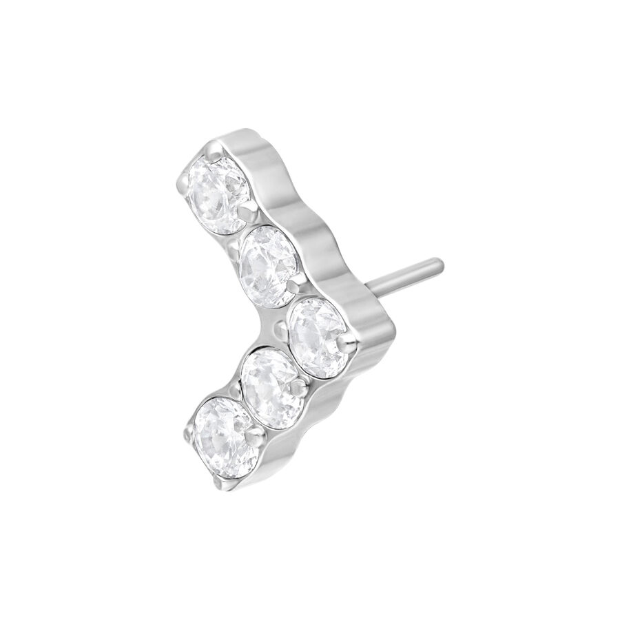Inserto piercing a forma di V argento con cinque cristalli chiari su sfondo bianco