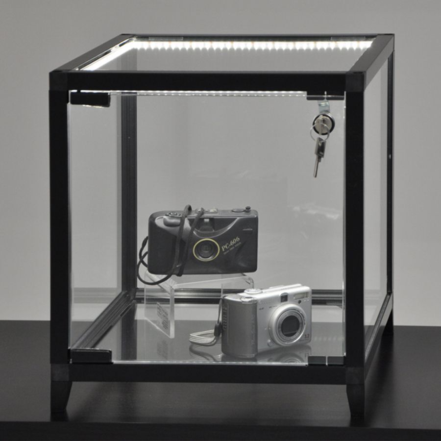 Cubo vetrina in vetro nero con strisce LED, due fotocamere all'interno