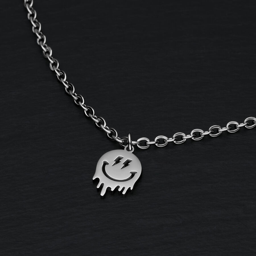 Bracciale argento con ciondolo Smiley su sfondo nero
