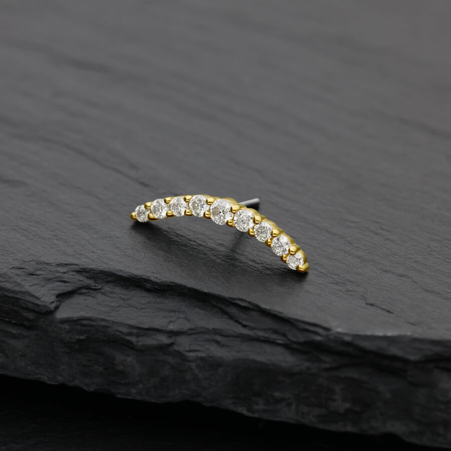 Accessorio ad arco dorato con cristalli di moissanite chiari su sfondo nero