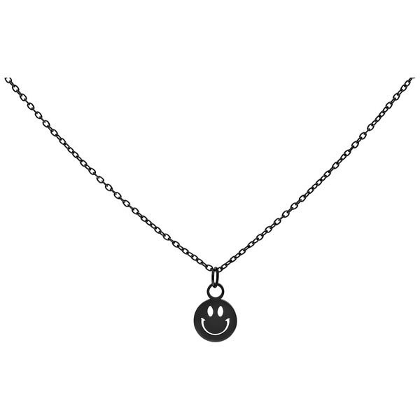 Collana in metallo nero con ciondolo a forma di smiley su sfondo bianco