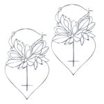 Dahlia Hoops plateados con motivos florales sobre fondo blanco