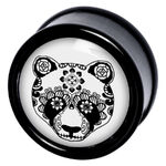 Plug negro para la oreja con diseño detallado de panda sobre fondo blanco