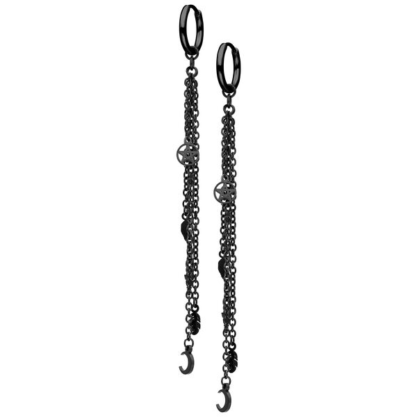 Pendientes largos negros con cadenas y pequeños colgantes sobre fondo blanco