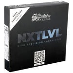Schwarze NXT-LVL Sample Box mit weißem Logo und QR-Code auf weißem Hintergrund