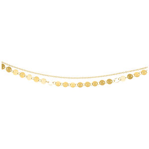 Goldene Multilayer Fußkette verstellbar Goldene, mehrlagige Fußkette mit verstellbarer Länge auf weißem Hintergrund