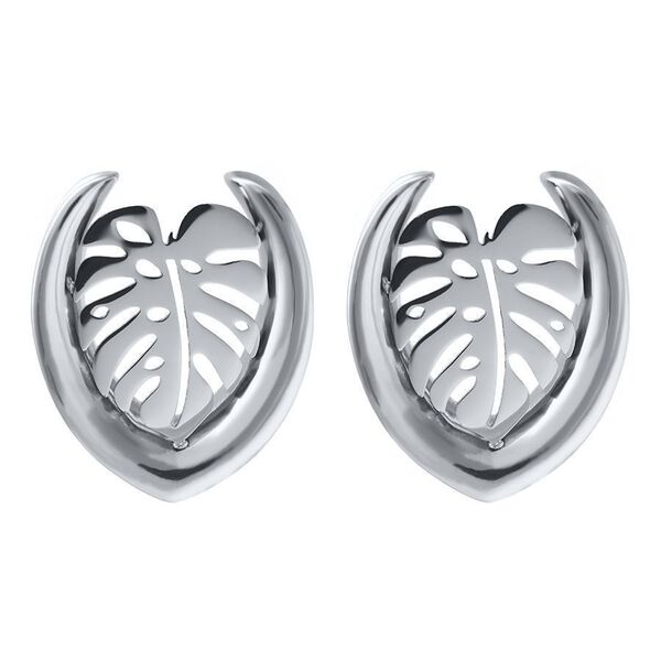 Ear Saddles plateados con diseño de Monstera sobre fondo blanco