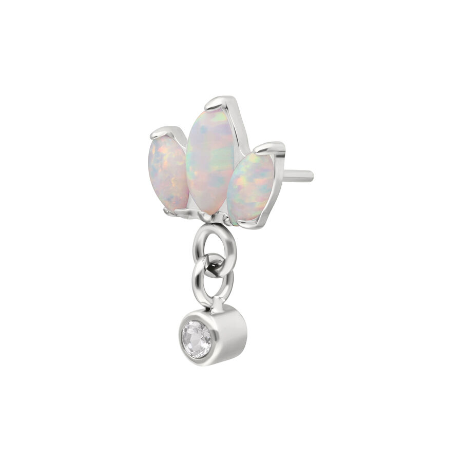 Attacco piercing con tre pietre opalescenti a forma di loto e un ciondolo scintillante, su sfondo bianco.