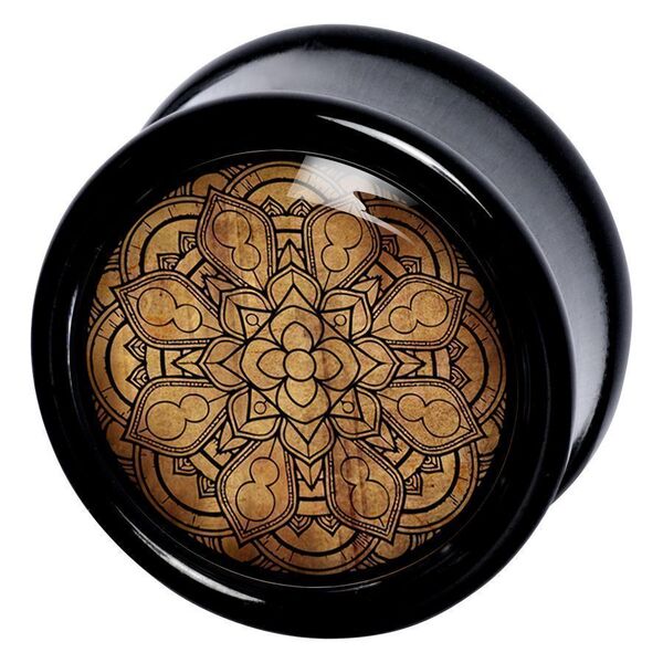 Schwarzer Plug mit detailliertem goldbraunen Mandala-Muster auf weißem Hintergrund