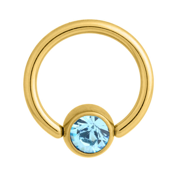 Goldener Clip in Ring mit hellblauem Kristall auf weißem Hintergrund