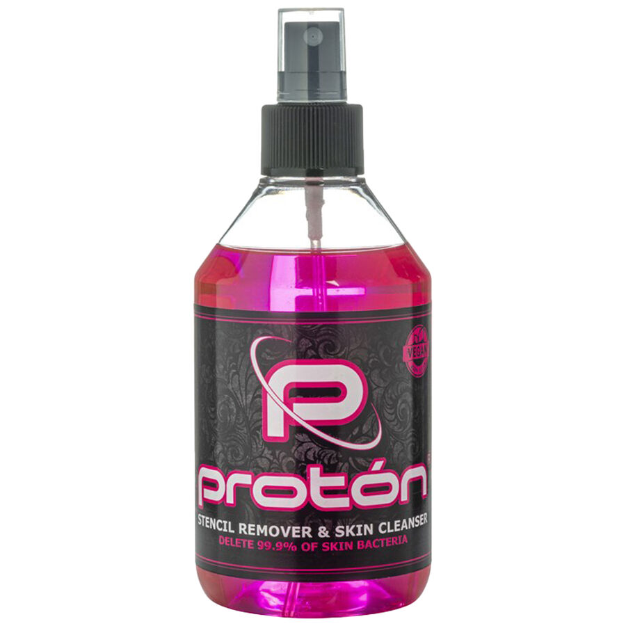 Rosa Proton Stencil Remover Flasche mit schwarzem Etikett auf weißem Hintergrund
