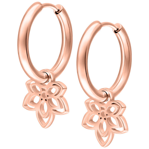 Aros de oro rosa con colgante de flor sobre fondo blanco