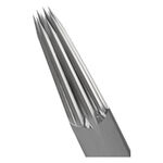 Primo piano di aghi per tatuaggi Kwadron™ Round Liner in acciaio chirurgico 316L su sfondo bianco