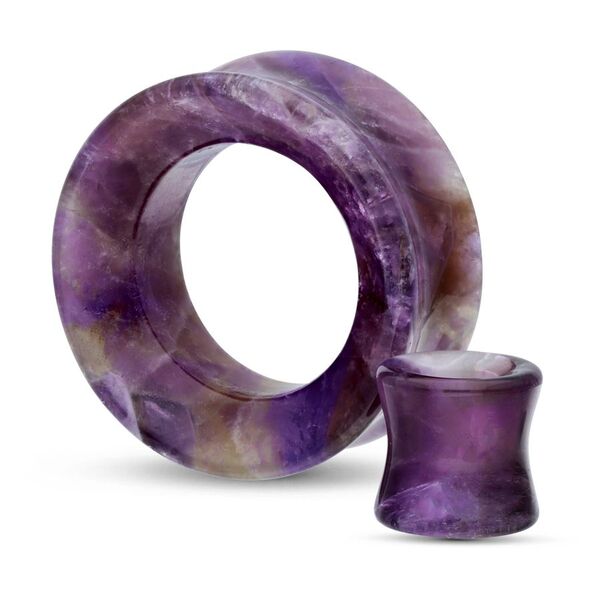Túnel y plug de amatista morada de piedra sobre fondo blanco