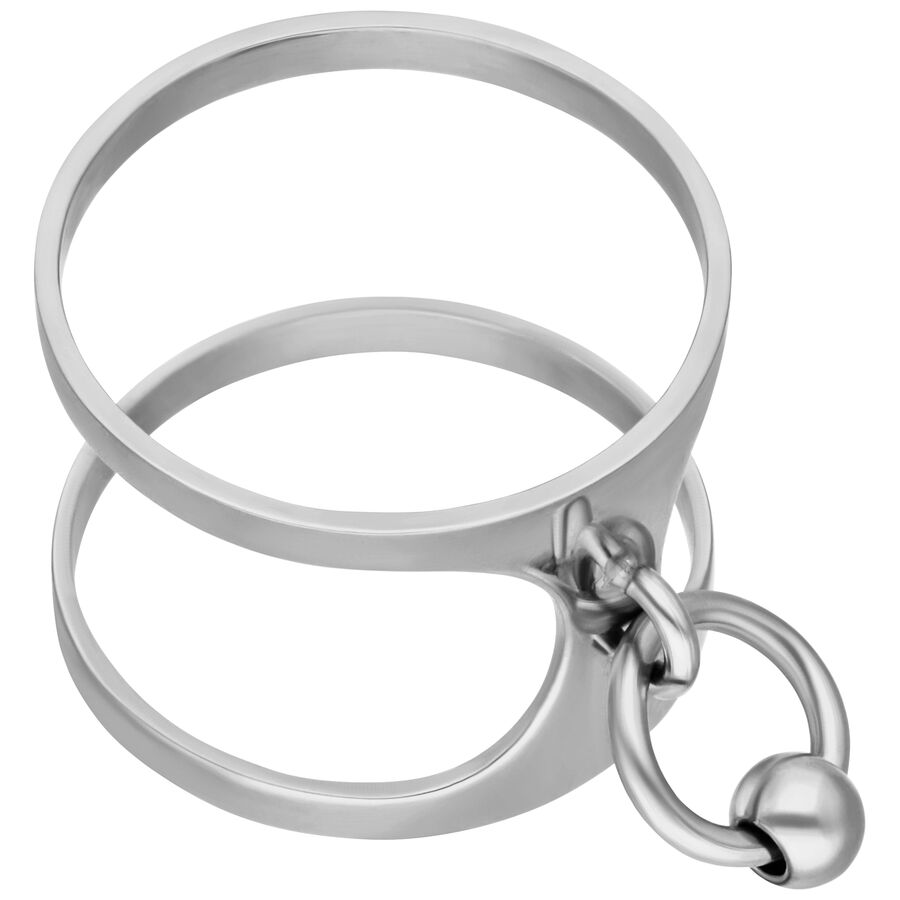 Silberner Ring mit Piercing-Design und Kugel, auf weißem Hintergrund