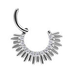 Clicker per setto nasale argento in titanio con cristalli scintillanti su sfondo bianco