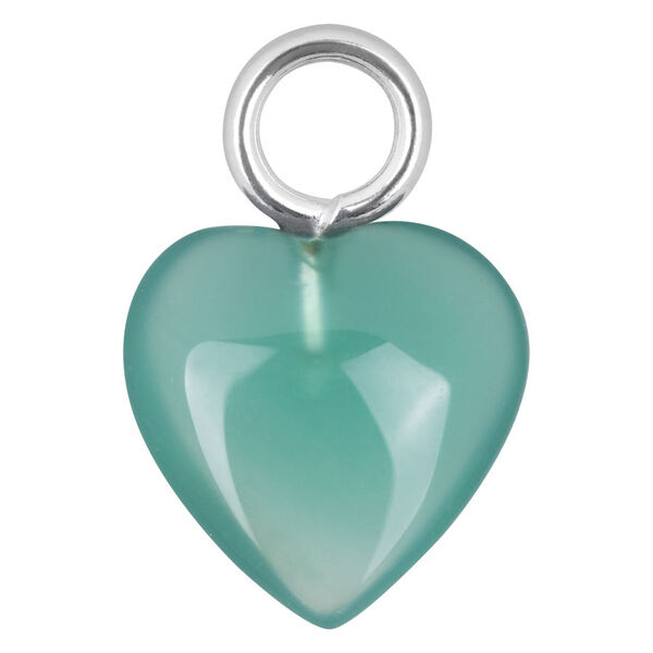Colgante de corazón verde de brillante acero quirúrgico sobre fondo blanco