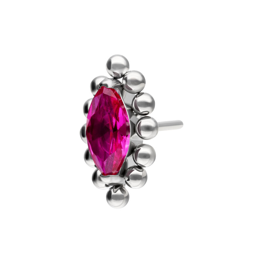 Ajuste de piercing de plata con cristal rojo ovalado, rodeado de bolas plateadas sobre fondo blanco