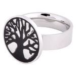 Anello argentato con design di albero della vita nero su sfondo bianco