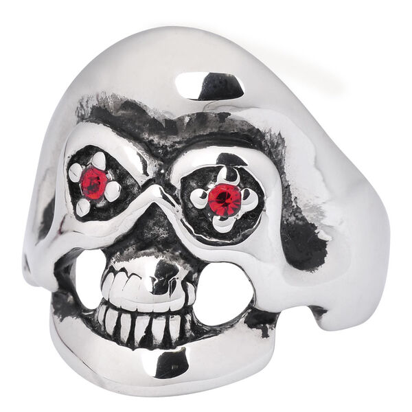 Silberner Totenkopfring aus Chirurgenstahl mit roten Kristallaugen auf weißem Hintergrund