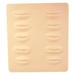 Piastra in silicone beige con labbra in rilievo, sfondo neutro