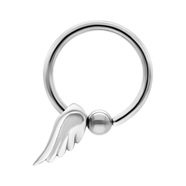 Anello Clip in argento con ali e sfera su sfondo bianco