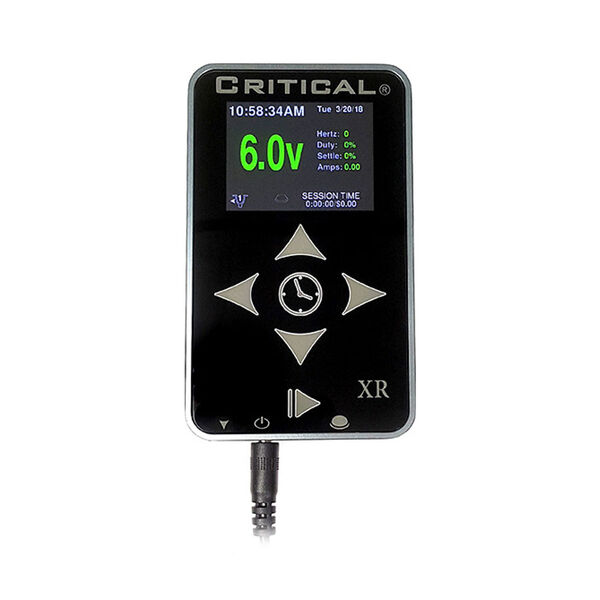 Fuente de alimentación negra Critical XR de aluminio sobre fondo blanco