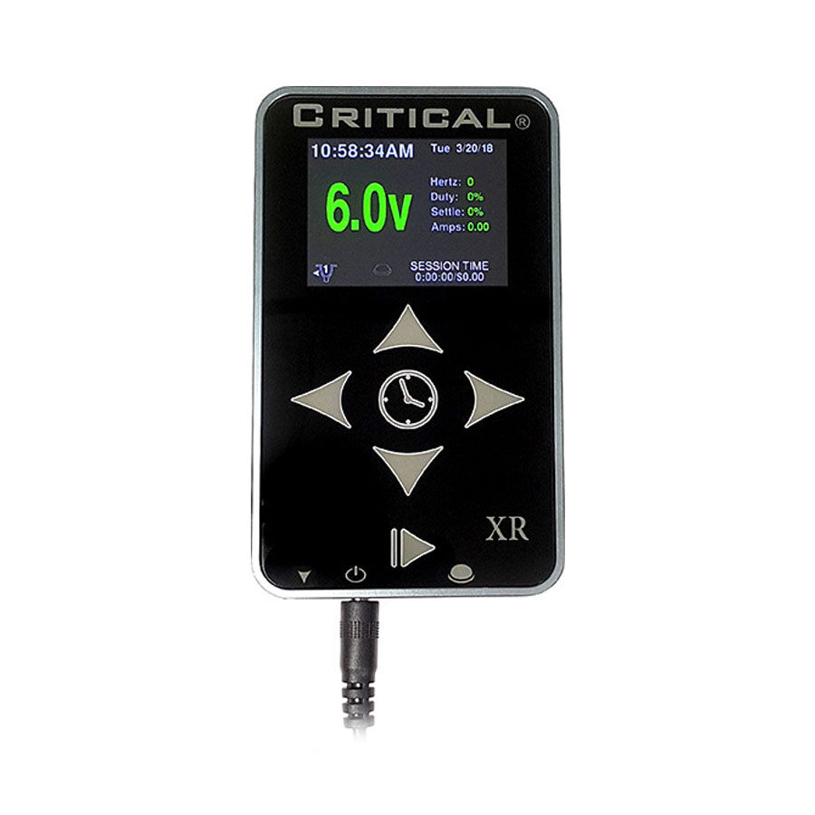 Fuente de alimentación negra Critical XR de aluminio sobre fondo blanco