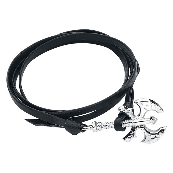 Pulsera de cuero negro con colgante de hacha plateado sobre fondo blanco