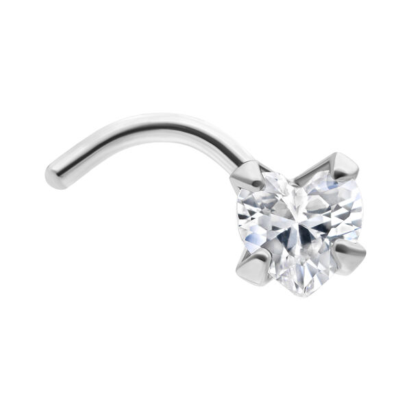 Piercing de nariz plateado en forma de corazón con cristal claro sobre fondo blanco
