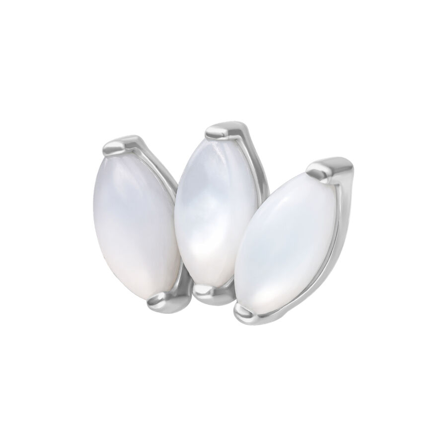 Accessorio Lotus in argento con tre inserti di pietra di luna scintillanti su sfondo bianco