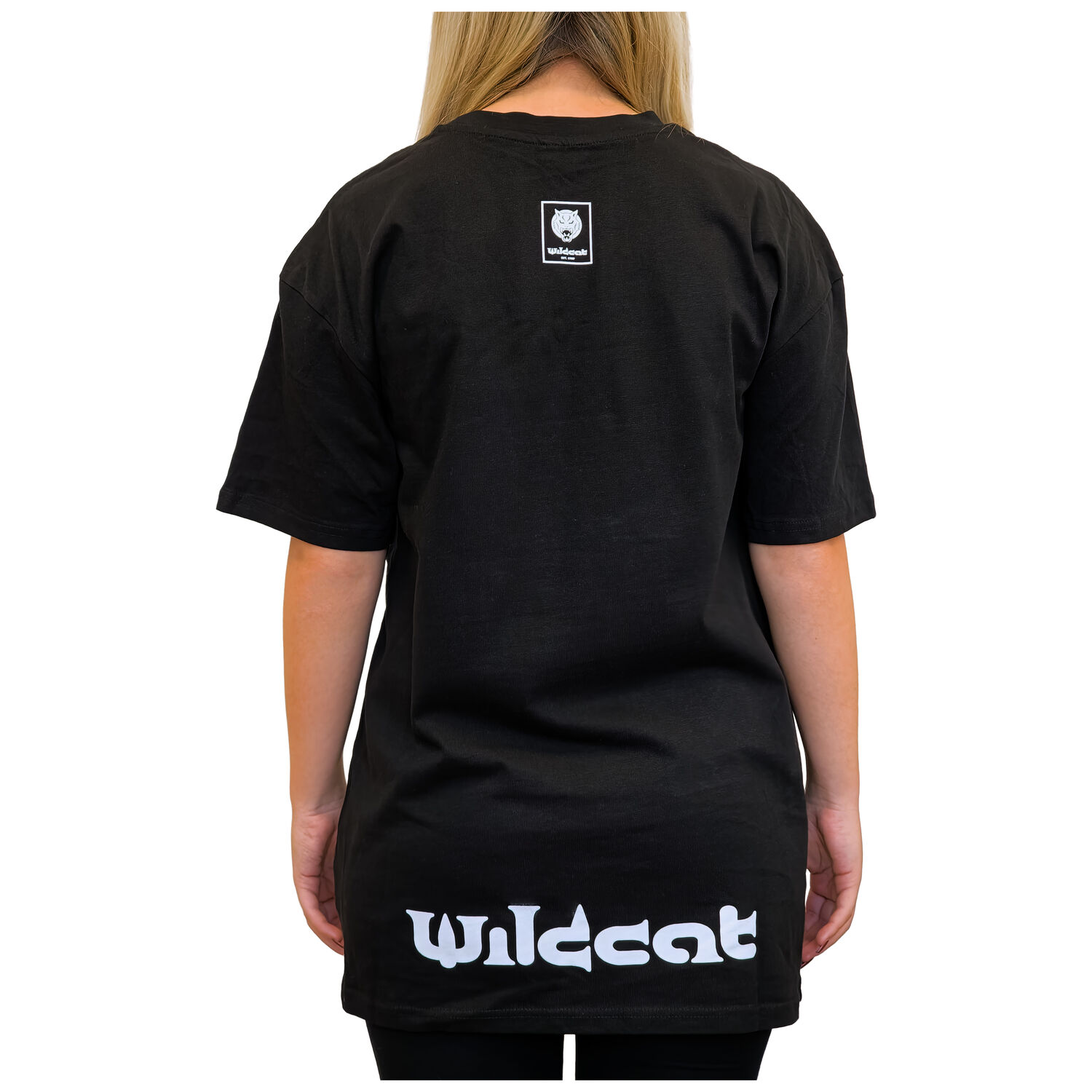 Rückansicht eines schwarzen Oversized T-Shirts mit Wildcat Logo