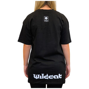 Rückansicht eines schwarzen Oversized T-Shirts mit Wildcat Logo