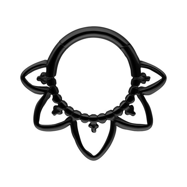 Clicker de septum oriental negro de titanio con diseño delicado sobre fondo blanco