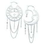 Pendientes plateados en forma de sol y luna con cadenas y estrellas