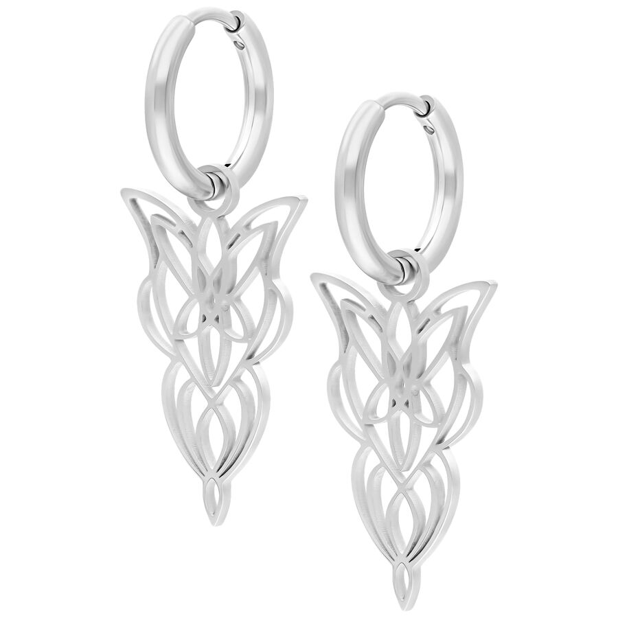 Coppia di orecchini a cerchio in argento con design delicato di elfi su sfondo bianco