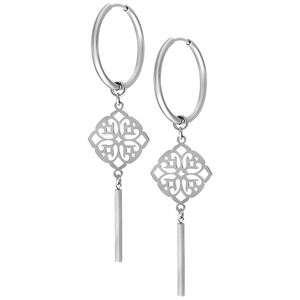 Clover Hoops Paar in Silber Silberne Ohrringe mit Kleeblatt-Anhänger auf weißem Hintergrund