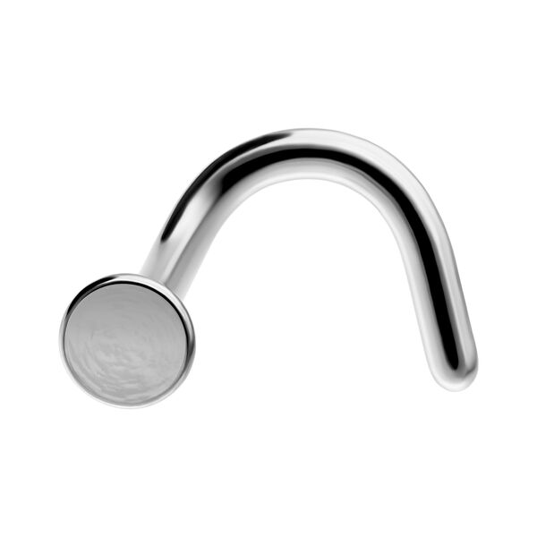 Piercing nasal de titanio plateado sobre fondo blanco