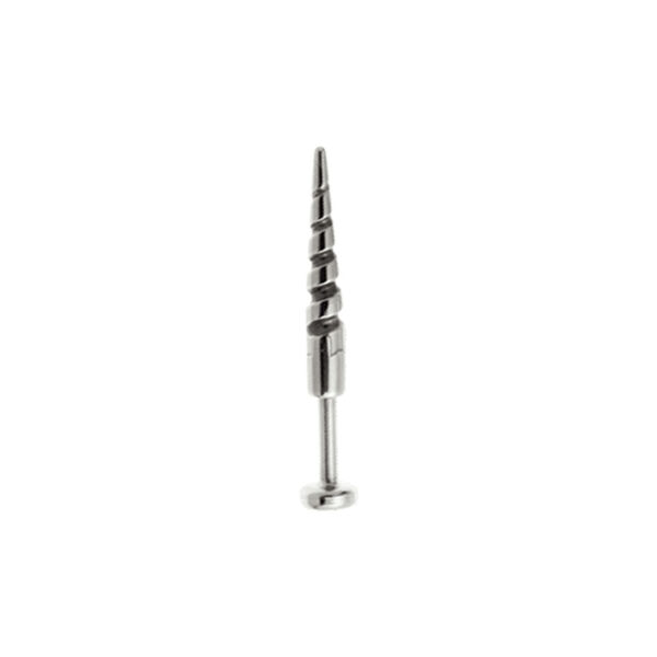 Adorno de unicornio plateado para piercings de acero quirúrgico sobre fondo blanco