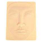Pelle per tatuaggi in silicone beige a forma di viso su sfondo chiaro