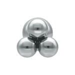 Triplets Barbell plateado con tres esferas sobre fondo blanco