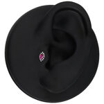 Modelo de oreja negra con ajuste Push de plata y cristal rojo